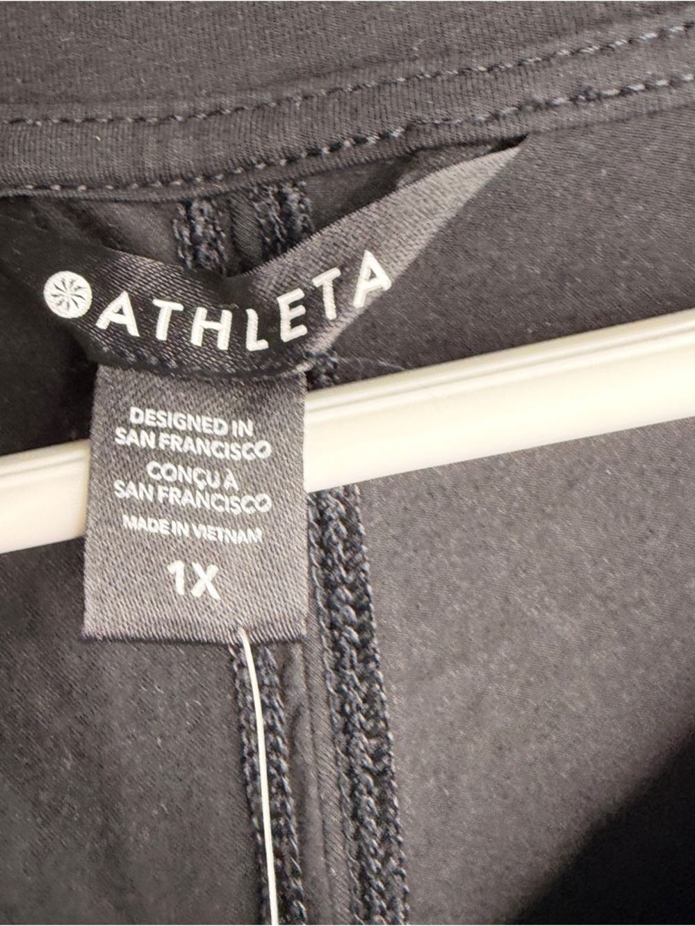 Athleta Outbound Twist Tee Black V-Neck Sleeveless Top - Picture 2 of 7
